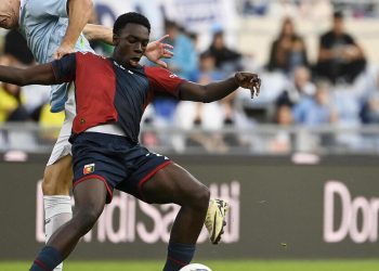 Jeff Ekhator con la maglia del Genoa (Foto ANSA)