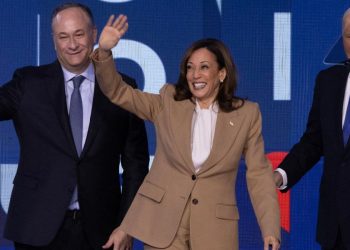 Kamala Harris con marito e Biden