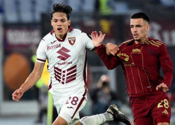 Enzo Le Fée contro Samuele Ricci in Roma Torino (Foto ANSA)