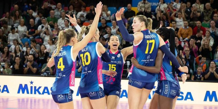 L'esultanza della Savino del Bene Scandicci (da facebook.com/savinodelbenevolley)