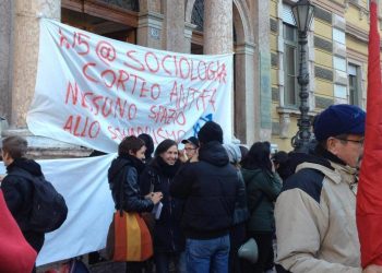 Davanti alla Facoltà di Sociologia dell'Università di Trento nel 2012 (Ansa)