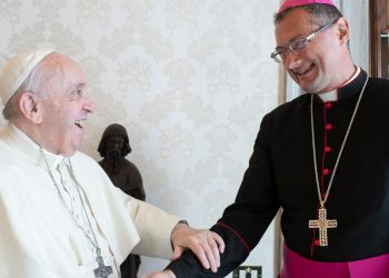 Papa Francesco con il nunzio in Ucraina