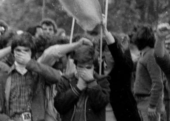 Militanti di Lotta Continua, Avanguardia Operaia, PDUP e Movimento lavoratori in corteo alla periferia di Roma nel 1977. (ANSA)