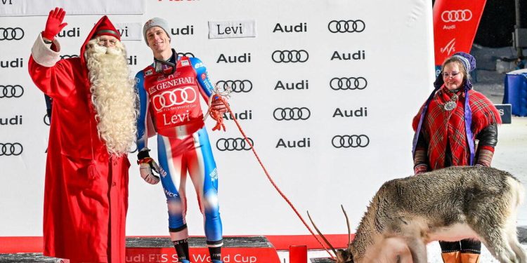 Clement Noel dopo la vittoria dello slalom di Levi (Foto ANSA)