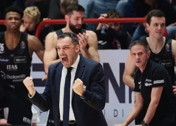 Paolo Galbiati, allenatore della Dolomiti Energia Trento (da facebook.com/AquilaBasketTN)