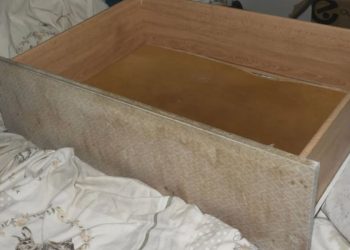 bimba segregata in un cassetto per tre anni