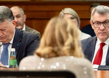 Incontro Governo-sindacati. Davanti a Giorgia Meloni, PierPaolo Bombardieri (Uil) e Sergio Landini (Cgil) (Ansa)