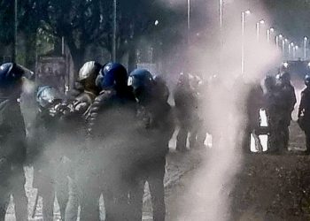 Reparti celere della polizia a Corvetto, Milano (Ansa)