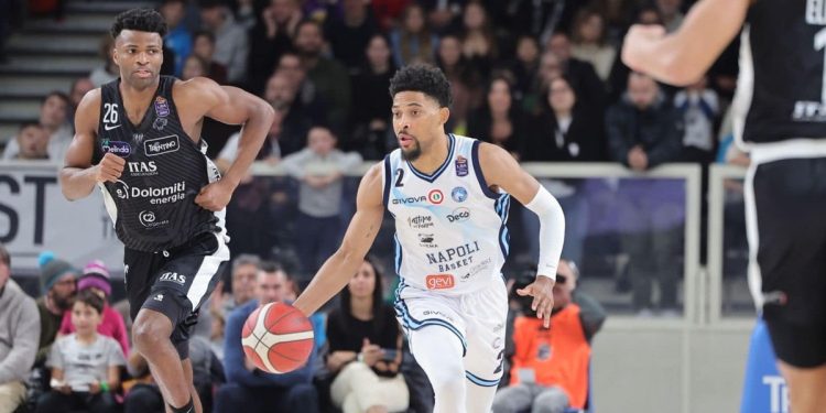 Zach Copeland con la GeVi Napoli (da facebook.com/NapoliBk)