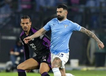 Elseid Hysaj contro Leroy Sané in Lazio Bayern (Foto ANSA)