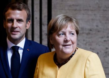 Emmanuel Macron con Angela Merkel al G20 di Roma, 30 ottobre 2021 (Ansa)
