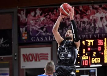 Kyle Weems al tiro con la Bertram Tortona (da facebook.com/DerthonaBasket)