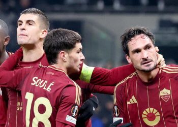 Mats Hummels festeggia il gol a Londra con la Roma (Foto ANSA)