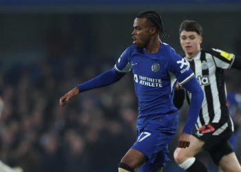 Carney Chukwuemeka con la maglia del Chelsea (Foto ANSA)