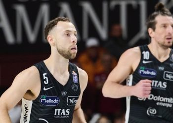Jordan Ford e Toto Forray con la Dolomiti Energia Trento (da facebook.com/AquilaBasketTN)