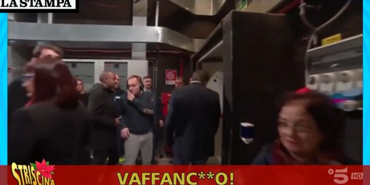 Teo Mammucari: backstage a Striscia La Notizia (Foto: Screenshot)