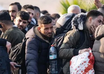 Profughi siriani rientrano in patria dalla Turchi (Ansa)