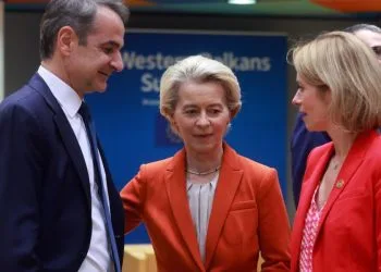 Da sin.: Kyriakos Mitsotakis, Ursula von der Leyen, Kaja Kallas (Ansa)