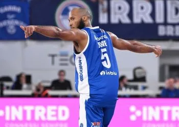Chris Dowe con la Germani Brescia (da facebook.com/pallacanestrobrescia)