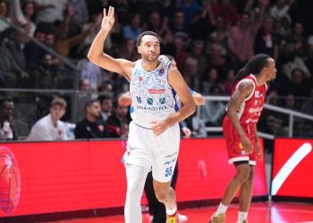 Kwan Cheatham con la Unahotels Reggio Emilia (da facebook.com/pallacanestroreggiana)