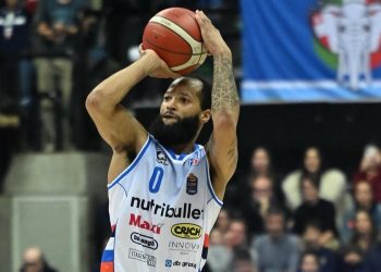 Ky Bowman al tiro con la NutriBullet Treviso (da facebook.com/trevisobasket)