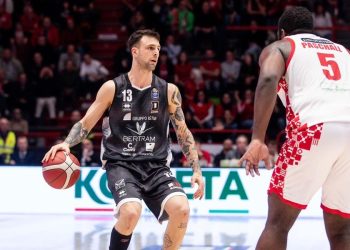 Tommaso Baldasso con la Bertram Tortona (da facebook.com/DerthonaBasket)