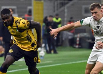 Michael Svoboda contrasta Marcus Thuram in Inter Venezia (Foto ANSA)