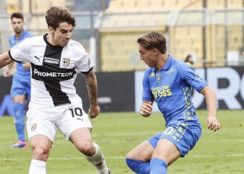 Jacopo Fazzini contro Adrian Bernabè in Empoli Parma (Foto ANSA)