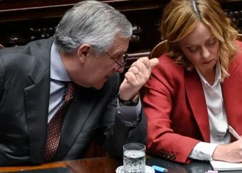 Giorgia Meloni (d.), presidente del Consiglio, con Antonio Tajani, ministro degli Esteri (Ansa)