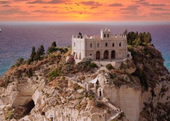 Il Santuario di Santa Maria dell'Isola di Tropea (Foto di Patrizio Napolitano da Pixabay)