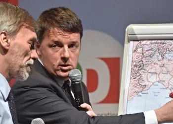 Graziano Delrio e Matteo Renzi nel 2018 (Ansa)