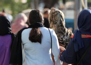 Donne iraniane a Teheran (Ansa)