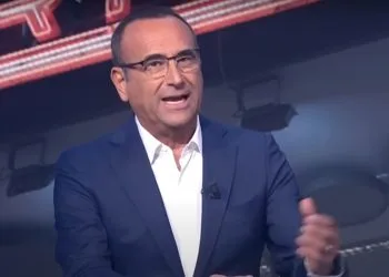 Carlo Conti presenta i Big di Sanremo 2025 (Foto: Screen)