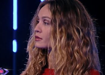 Pagina brasiliana difende Helena Prestes da insulti e razzismo al Grande Fratello (Screen Mediaset Infinity)