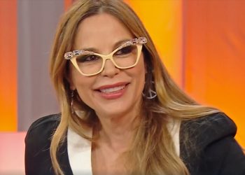 Naike Rivelli annuncia le nozze con il compagno Roberto (Screen Raiplay)