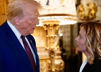 Giorgia Meloni (d) con Donald Trump a Mar-a-Lago (Ansa)