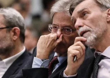 Maggiorenti Pd: da sin. Roberto Giachetti, Paolo Gentiloni e Graziano Delrio (Ansa)