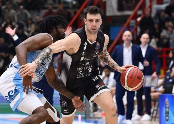 Tommaso Baldasso con la Bertram Tortona (da facebook.com/DerthonaBasket)