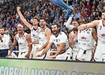 La panchina dei Trapani Shark esulta (da Facebook)