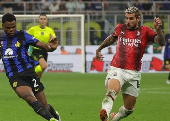 Denzel Dumfries contro Theo Hernandez in Inter Milan (Foto ANSA)