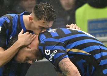 Inter, Kristjan Asllani esulta con Marko Arnautovic (Foto ANSA)