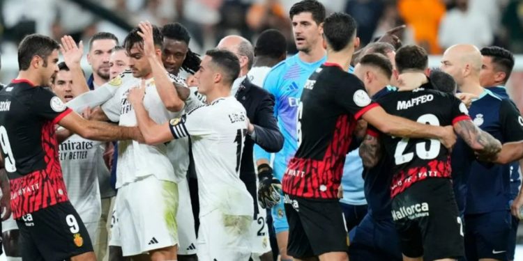Rissa tra giocatori del Real Madrid e del Mallorca