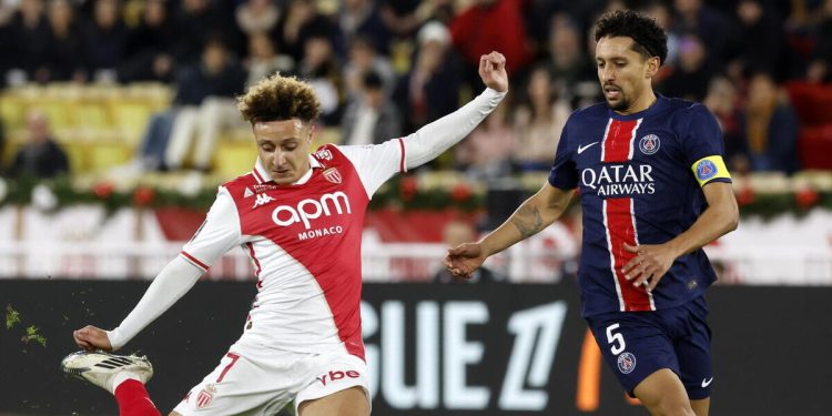 Eliesse Ben Seghir contro Marquinhos in Monaco Psg (Foto ANSA)
