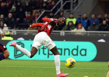 Elia Caprile salva su Tammy Abraham in Milan Cagliari (Foto ANSA)