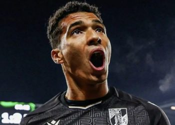 Alberto Costa con la maglia del Vitoria Guimaraes