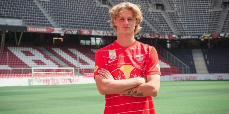 Maurits Kjaergaard con la maglia del Red Bull Salisburgo