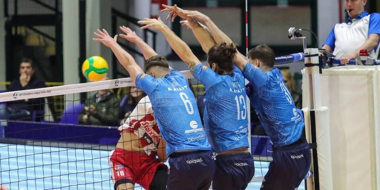 Il muro del Vero Volley Monza contro l'Olympiakos (da facebook.com/verovolley)