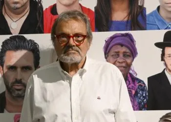 Oliviero Toscani (1942-2025) nel 2022 (Ansa)
