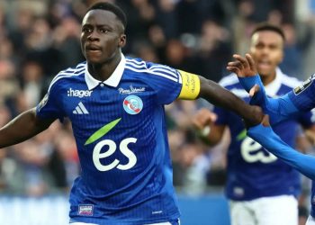 Habib Diarra con la maglia dello Strasburgo