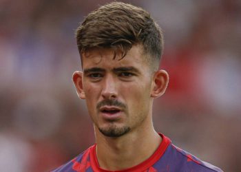 Kike Salas con la maglia del Siviglia